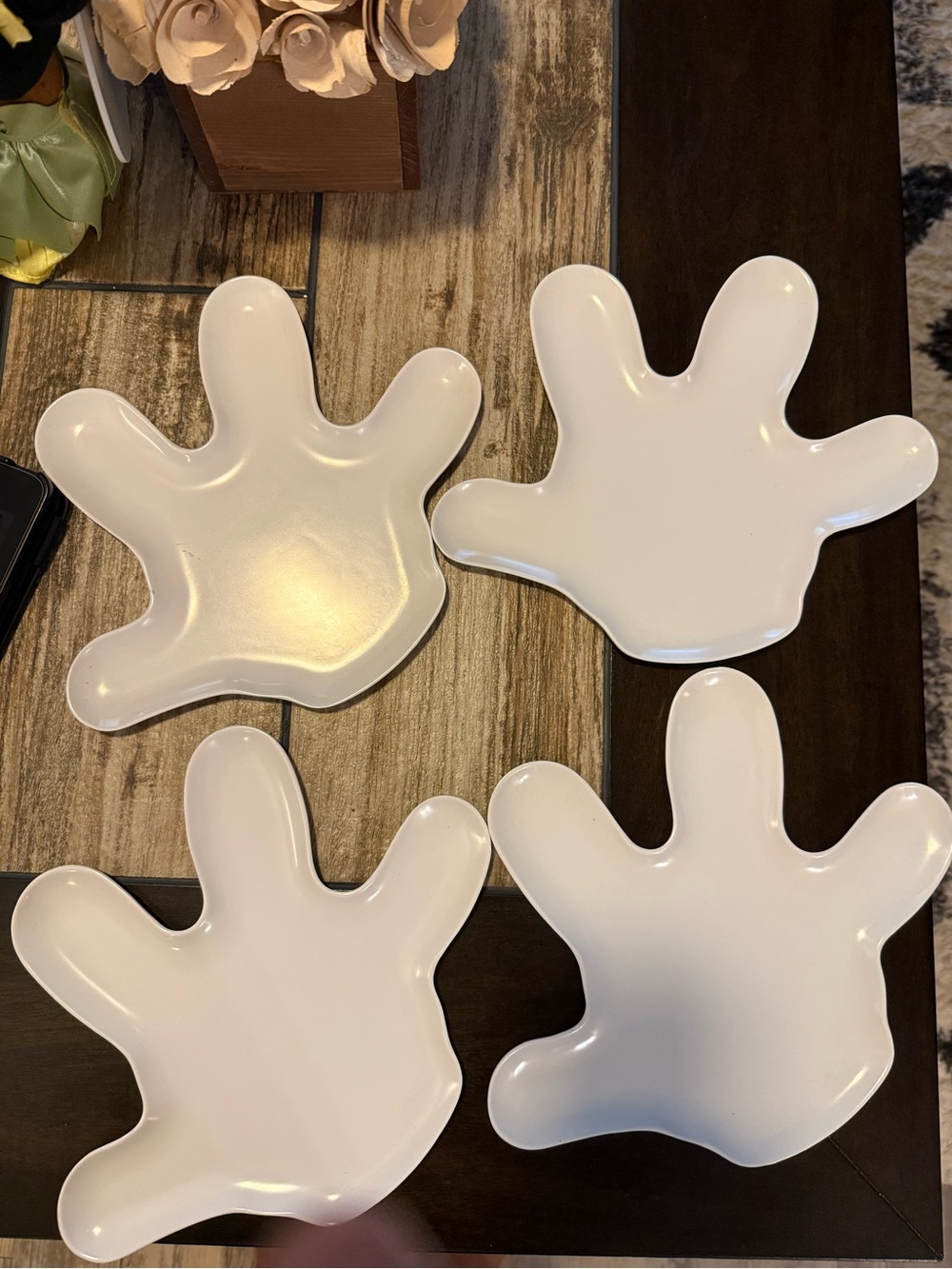 Disney White Mickey Glove Hand-Shaped Snack Plates - Set of 4